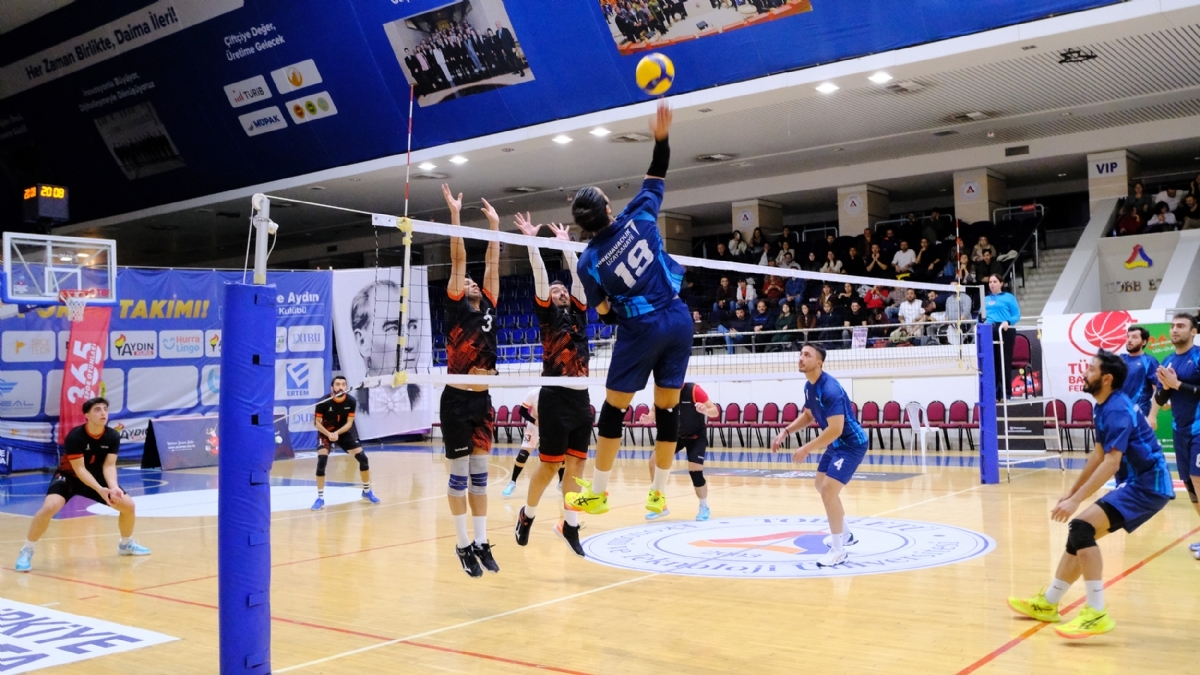 VOL-CUP 2025 GÜZ SEZONU ERKEKLER ETABINDA YARI FİNAL MAÇLARI TAMAMLANDI!